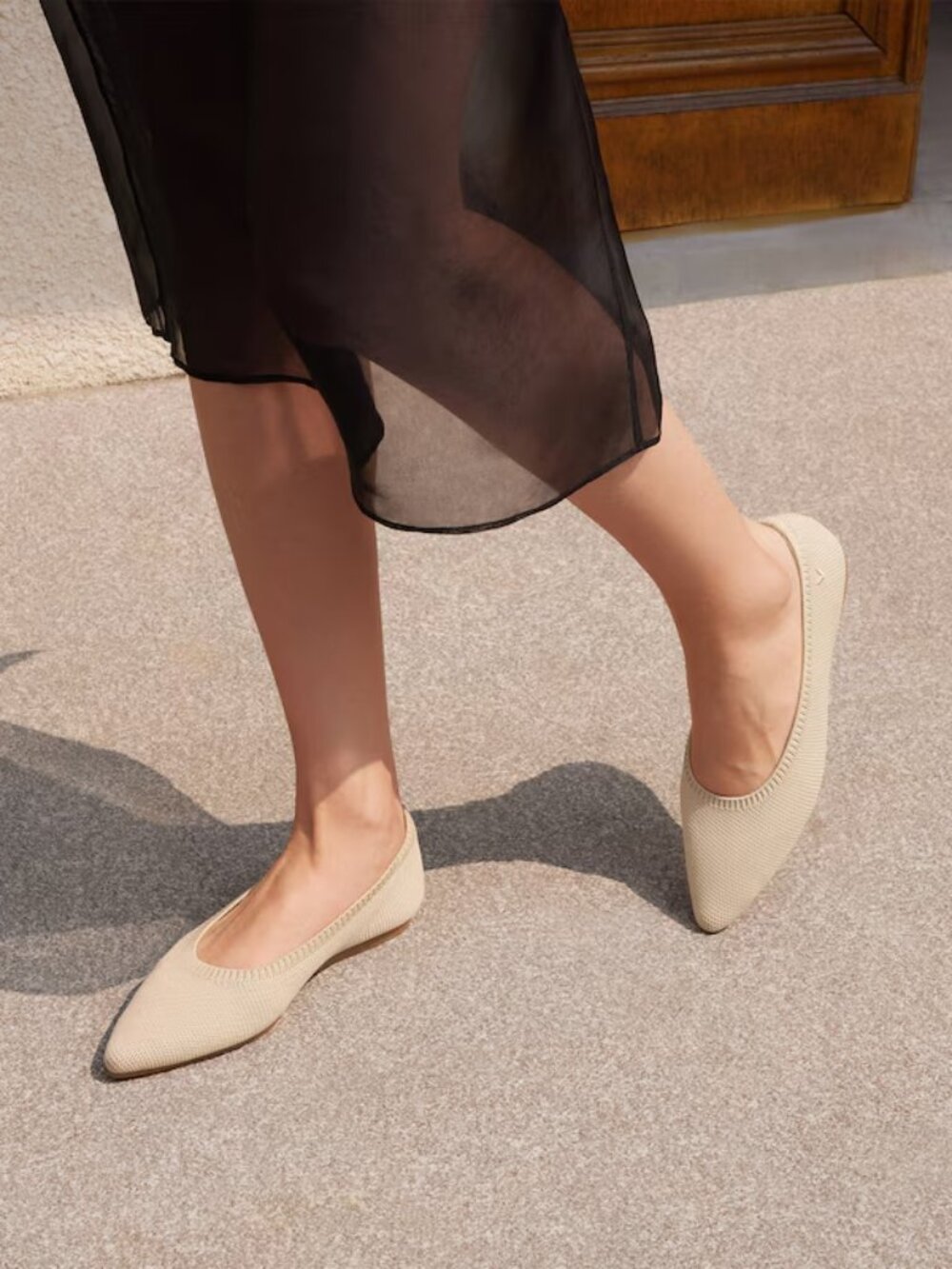 Vivaia Lightweight Pointed-Ballet Flats - Almond